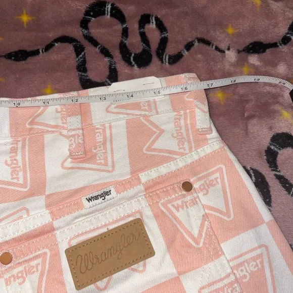 Wrangler Vintage Peach Shorts NWT - Picture 9 of 11